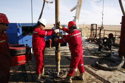 2009-2011年全球石油需求量與天然氣管道儲(chǔ)運(yùn)發(fā)展分析